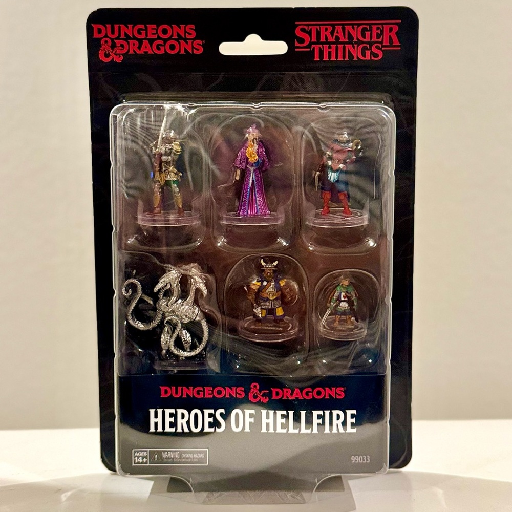 Netflix Stranger Things Dungeons & Dragons Heroes of Hellfire. NEW !!